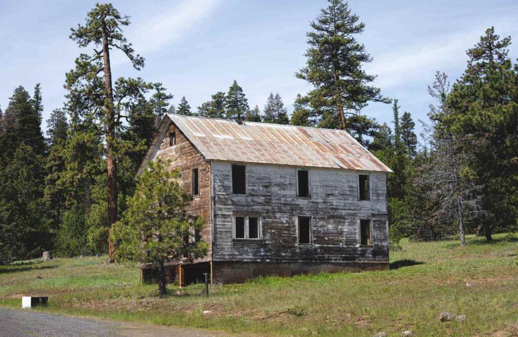 7 Oregon Towns That Disappear: Abandoned Places and Ghost Towns Worth ...
