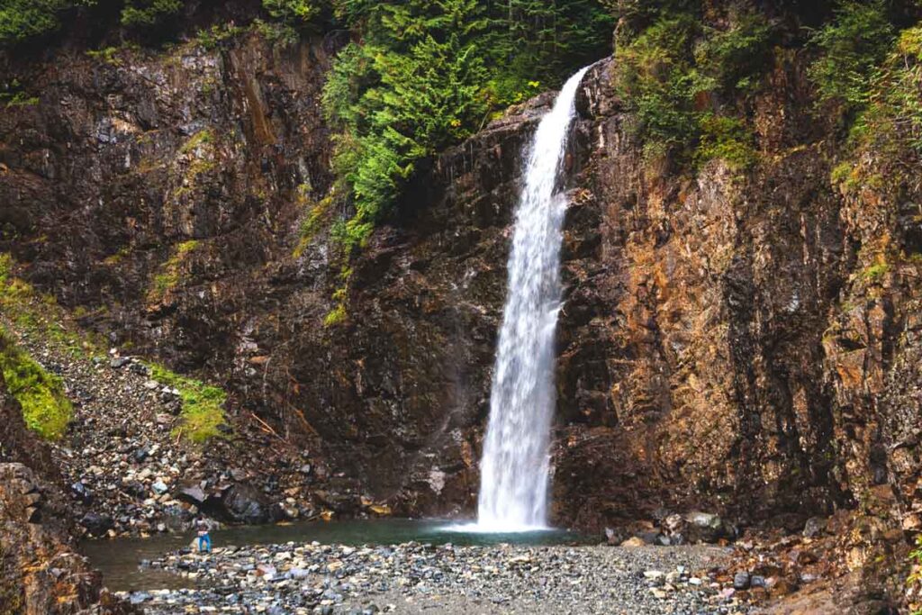 Franklin Falls tumbling over a cliff.