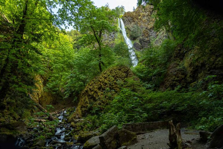 Hiking at Starvation Creek State Park, Oregon